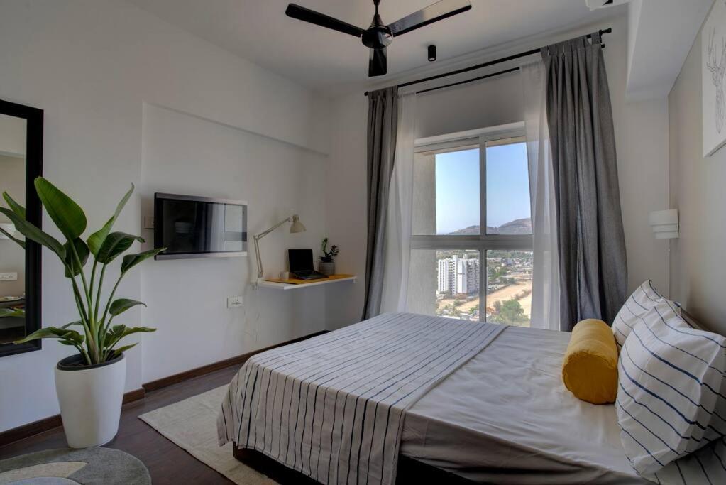 Serene Hillview Getaway Apartment